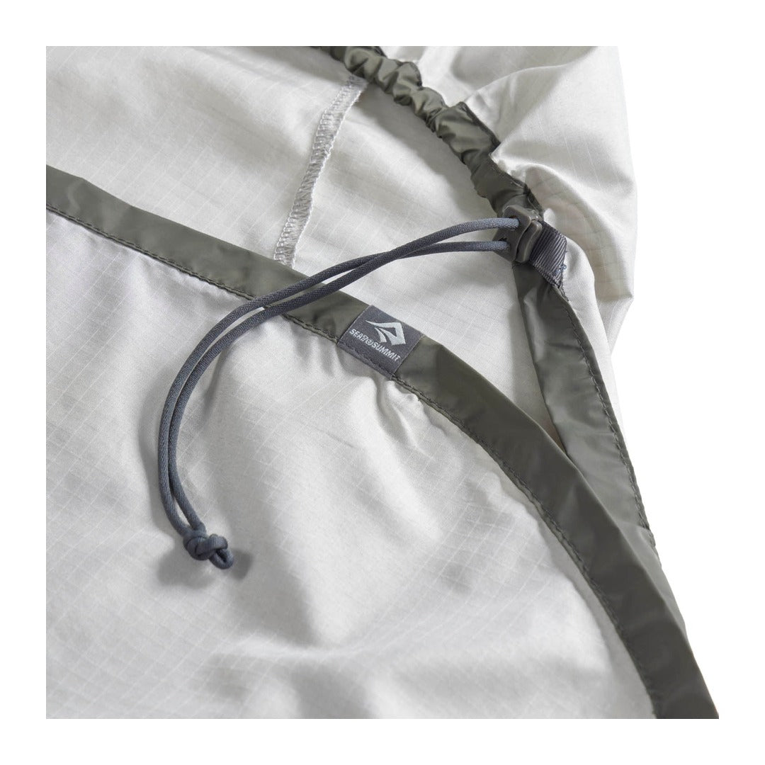 Sea to Summit Silk Blend Liner shoulder opening detail