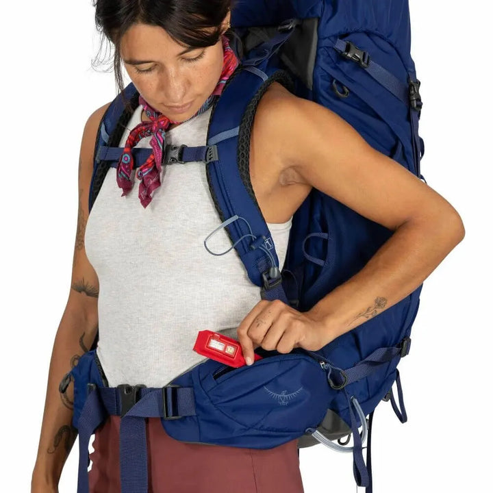 Osprey Kyte 48 in Serenity Blue, hipbelt pocket detail